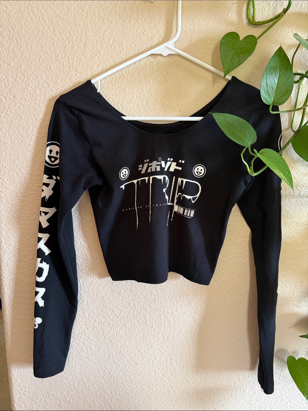 iHeart Raves Black Long-Sleeve Graphic Crop Top - Women